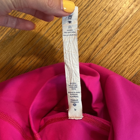 Lululemon size 4 Hot Pink leggings - Picture 3 of 4